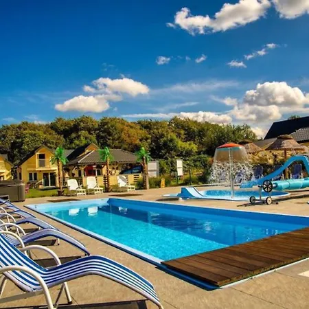 Single-story Home, Pool, Jacuzzi Vakantiehuis Ustronie Morskie