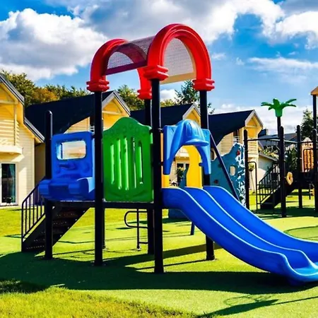 Single-story Home, Pool, Sauna, Whirlpool