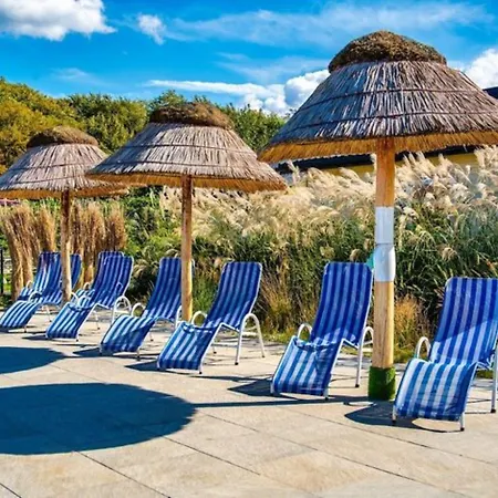 Single-story Home, Pool, Jacuzzi Vakantiehuis *