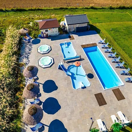 Vakantiehuis Single-story Home, Pool, Jacuzzi